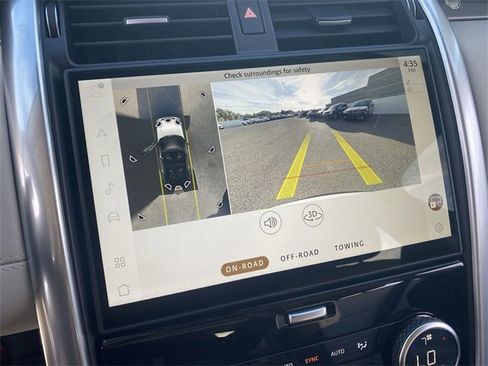 Used 2025 Land Rover Discovery Metropolitan Edition image 10