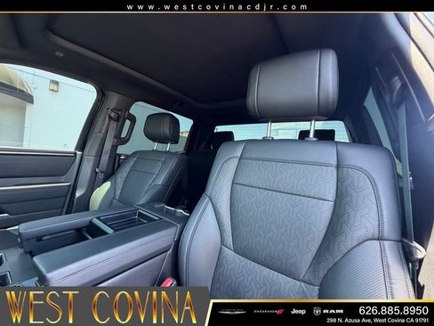 Used 2025 Toyota Tundra Limited AWD/4WD image 23