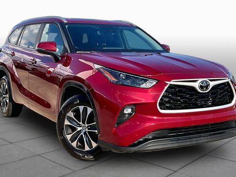 Used 2026 Toyota Highlander XLE AWD/4WD image 3
