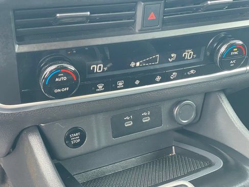 Certified 2025 Nissan Rogue SV AWD/4WD image 21