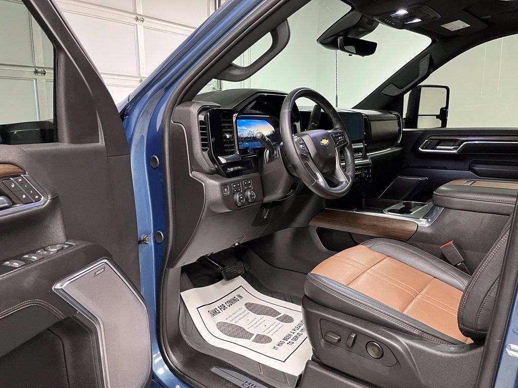 Used 2024 Chevrolet Silverado 2500 High Country w/ Technology Package AWD/4WD image 20