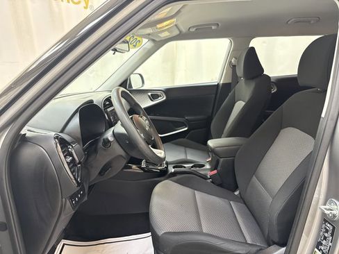 Used 2023 Kia Soul S image 12