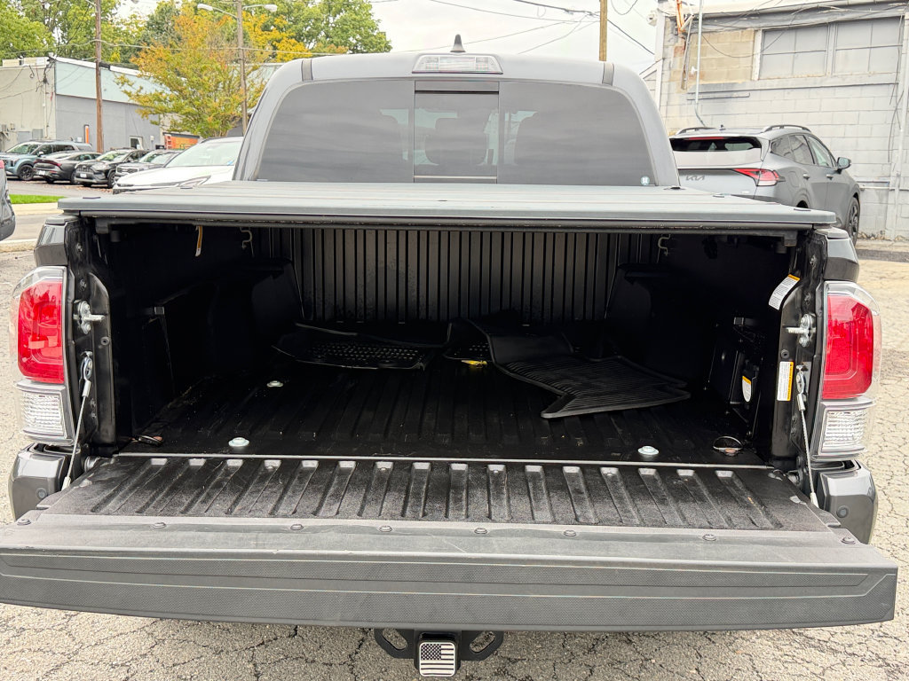 Used 2021 Toyota Tacoma TRD Off-Road w/ Technology Package AWD/4WD image 11