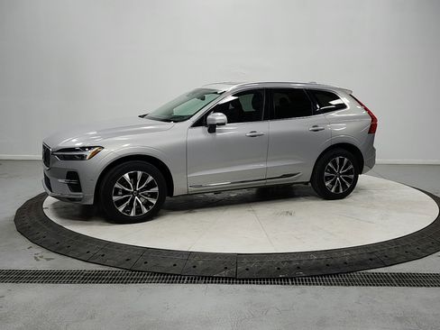 Used 2023 Volvo XC60 B5 Plus image 3