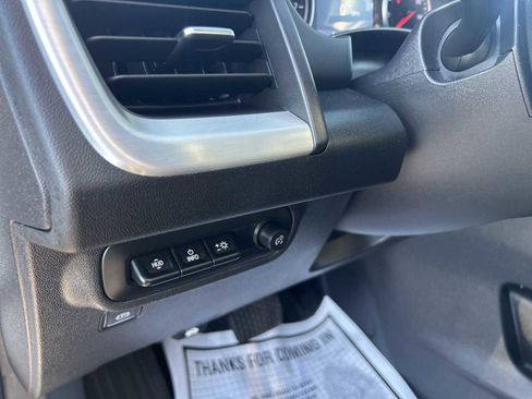 Used 2022 GMC Terrain SLT w/ Tech Package image 17