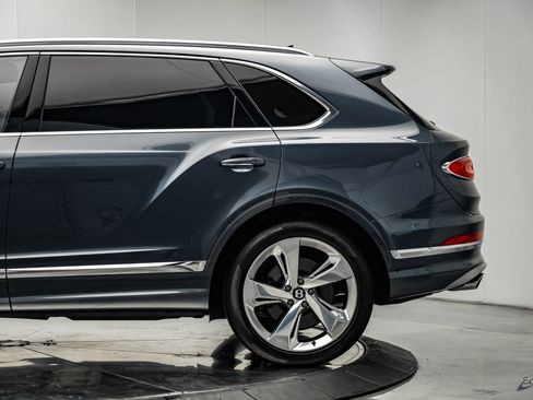 Used 2023 Bentley Bentayga Extended Wheelbase AWD/4WD image 9