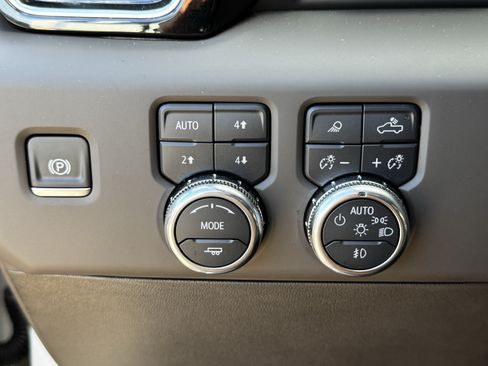 Used 2025 GMC Sierra 1500 Denali AWD/4WD image 25