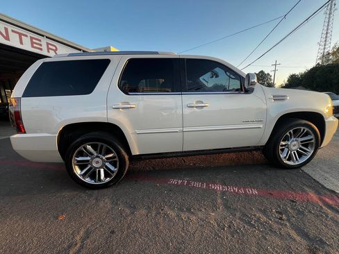 Used 2014 Cadillac Escalade Premium image 11