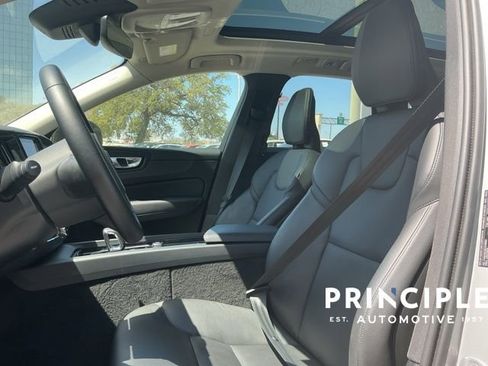 Certified 2025 Volvo XC60 B5 Core image 28