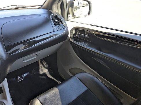 Used 2018 Dodge Grand Caravan SXT image 16