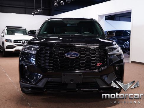 Used 2025 Ford Explorer ST AWD/4WD image 2
