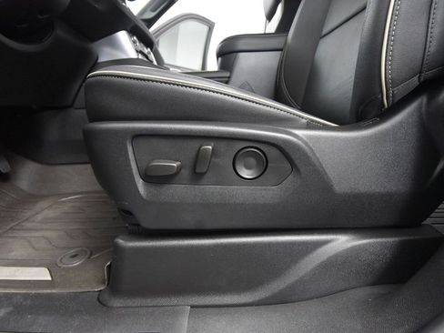 Used 2024 GMC Yukon XL SLT image 23