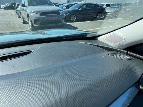 Used 2025 Chevrolet Trax LT image 35