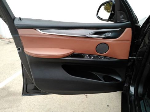 Used 2017 BMW X5 xDrive40e image 11