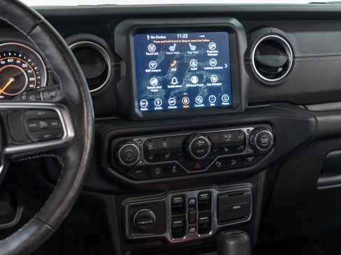 Used 2019 Jeep Wrangler Unlimited Sahara w/ Quick Order Package 24M Moab AWD/4WD image 19