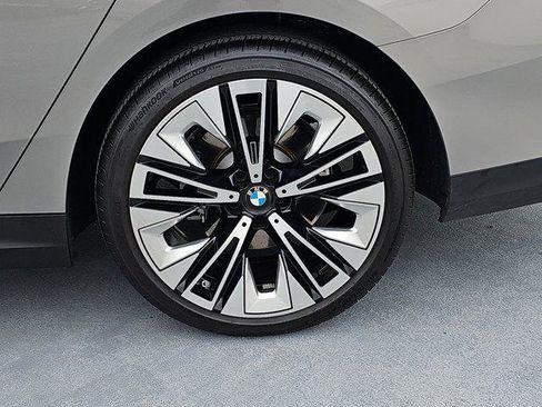 Used 2024 BMW 530i w/ Convenience Package image 35