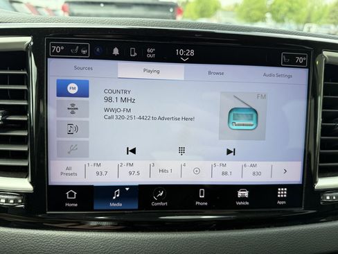 Used 2023 Chrysler Pacifica Touring-L FWD image 27