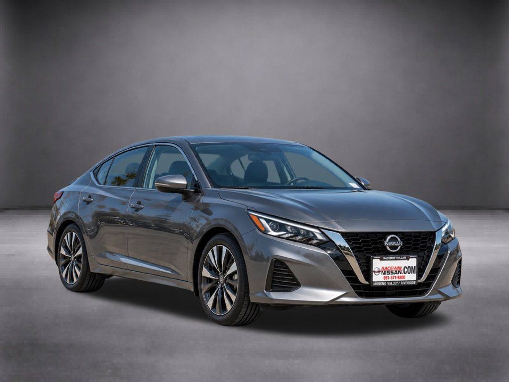 Used 2025 Nissan Sentra S FWD image 26