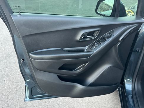 Used 2021 Chevrolet Trax LT image 14