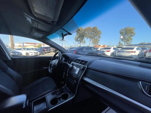 Used 2017 Toyota Camry SE FWD image 12