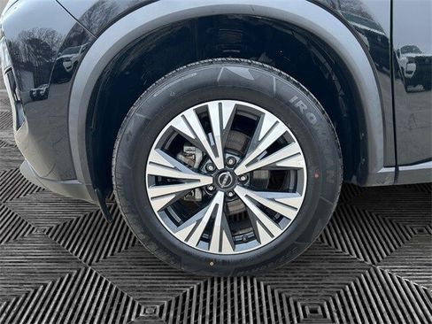 Used 2023 Nissan Rogue SV image 14