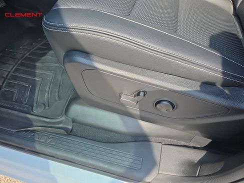 Used 2025 RAM 1500 Big Horn AWD/4WD image 9