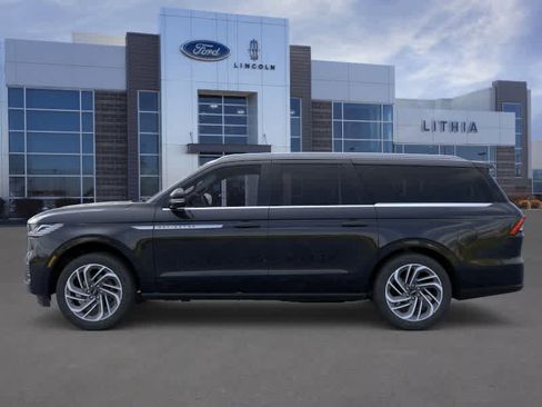 New 2025 Lincoln Navigator L Reserve image 3
