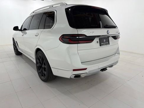 Used 2025 BMW X7 xDrive40i w/ Premium Package AWD/4WD image 3