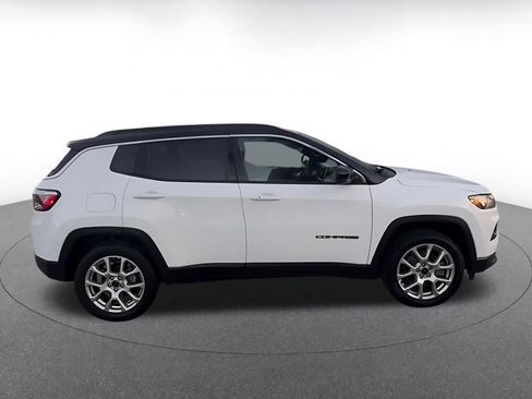 Used 2025 Jeep Compass Limited image 16
