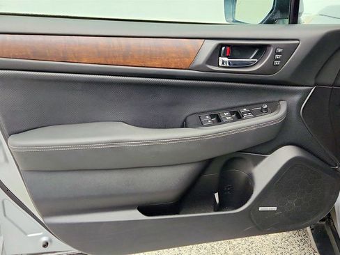 Used 2017 Subaru Outback 3.6R Limited AWD/4WD image 11