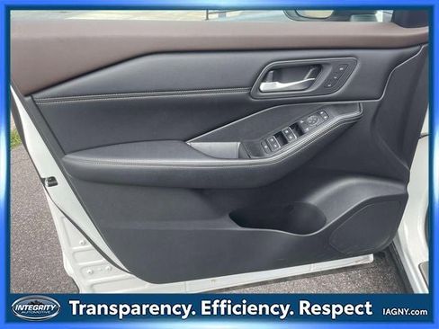 Used 2023 Nissan Rogue SL w/ SL Premium Package image 16