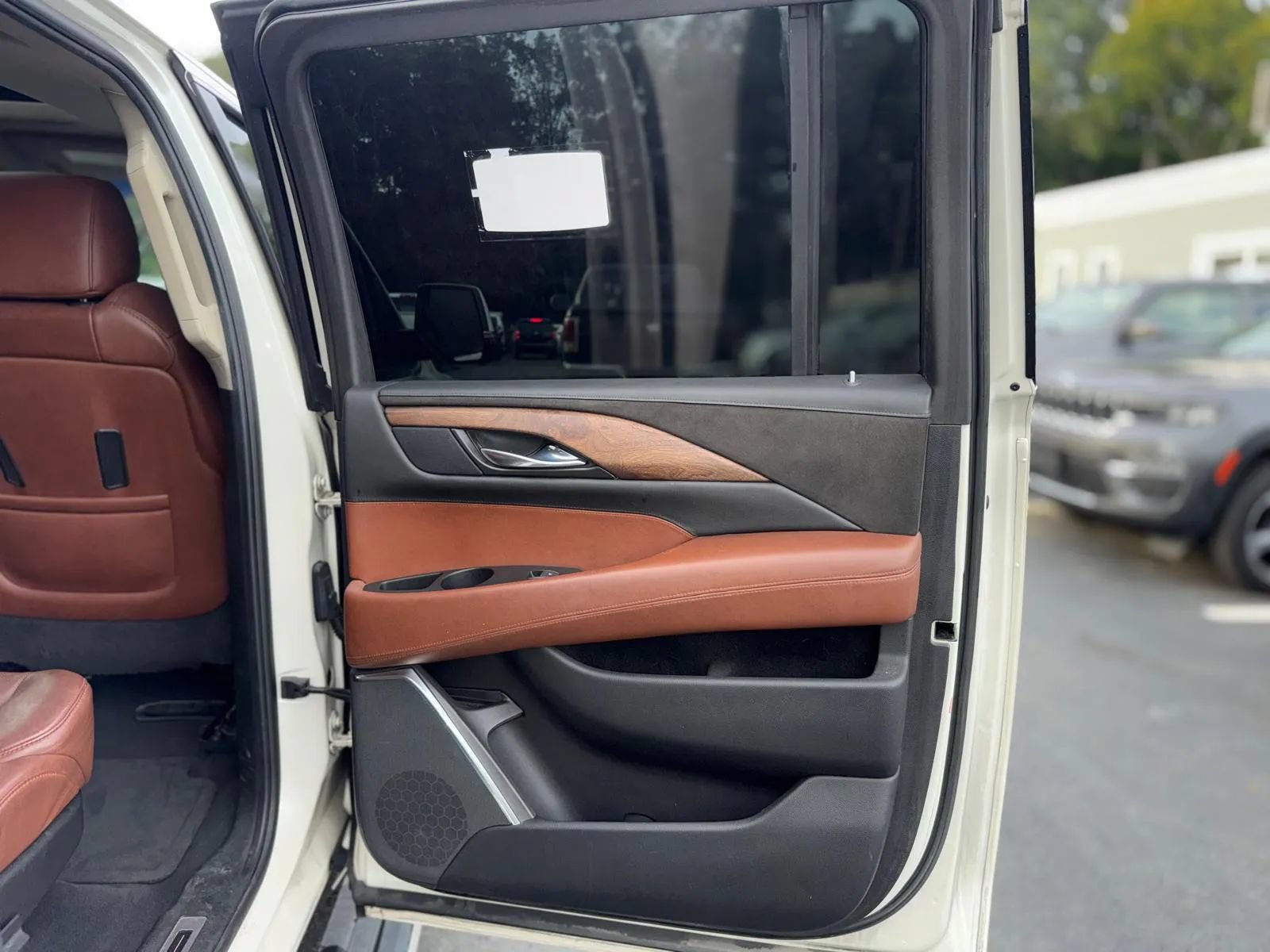 Used 2015 Cadillac Escalade ESV Premium AWD/4WD image 33