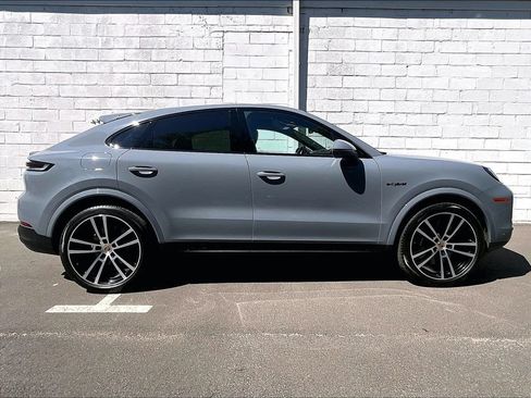 Certified 2025 Porsche Cayenne E-Hybrid Coupe AWD/4WD image 6