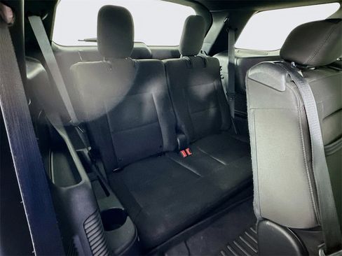 Used 2020 Ford Explorer XLT image 30