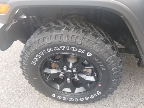 Used 2021 Jeep Wrangler Unlimited Sport image 23