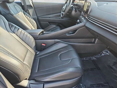 Used 2025 Hyundai Elantra Limited image 20