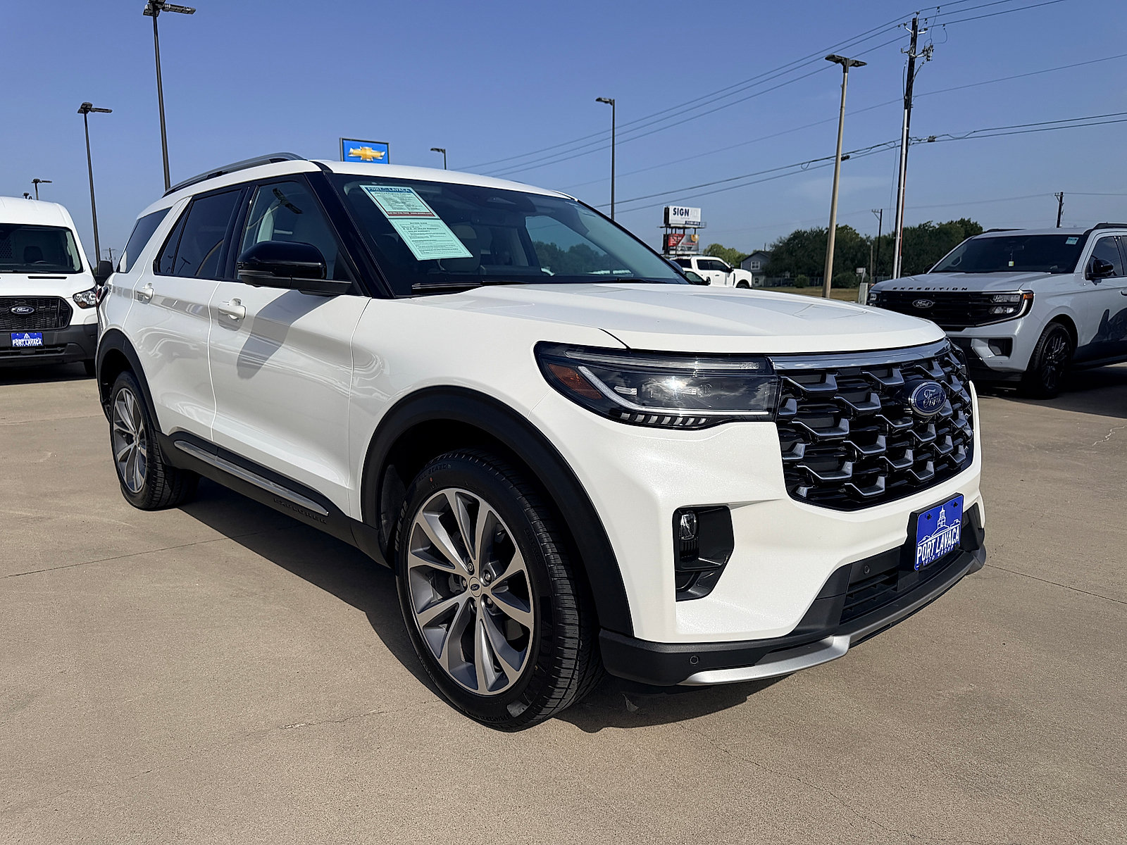 Used 2025 Ford Explorer Platinum w/ Ultimate Package AWD/4WD image 9