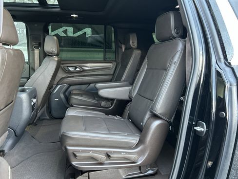 Used 2022 GMC Yukon XL Denali image 12