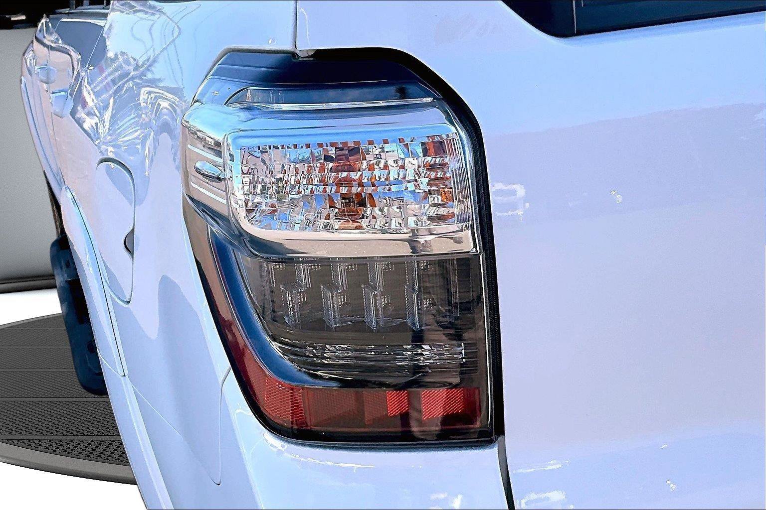 Used 2018 Toyota 4Runner SR5 AWD/4WD image 24