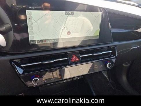 New 2025 Kia Niro EX Touring image 8