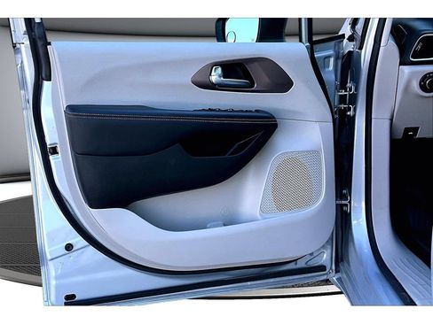 Certified 2024 Chrysler Voyager LX FWD image 32
