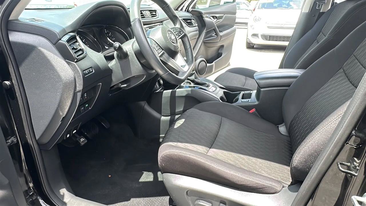 Used 2017 Nissan Rogue SV w/ Midnight Edition FWD image 21