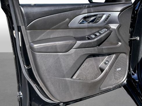 Used 2018 Chevrolet Traverse Premier FWD image 16