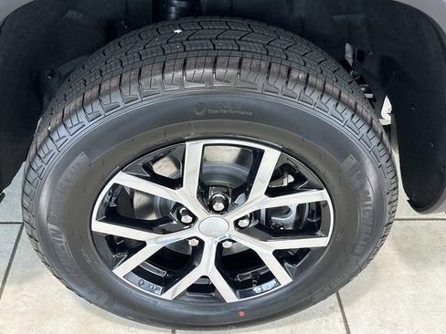 New 2025 Jeep Grand Cherokee L Limited w/ Luxury Tech Group II image 24