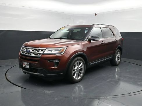 Used 2018 Ford Explorer XLT w/ Equipment Group 202A AWD/4WD image 4