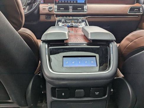 Used 2023 Lincoln Navigator Reserve image 18