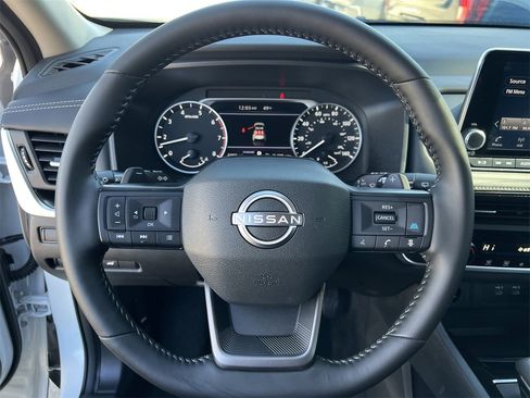 Certified 2025 Nissan Rogue SV image 9