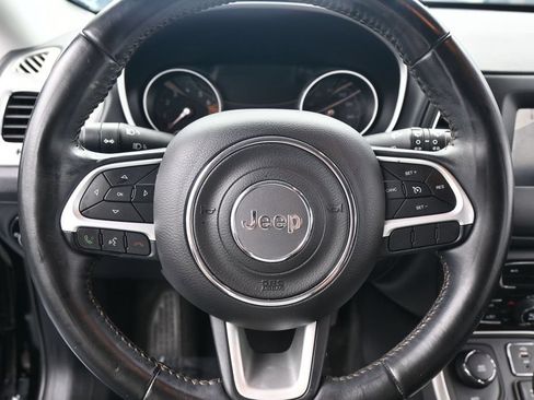 Used 2018 Jeep Compass Latitude w/ Popular Equipment Group AWD/4WD image 18