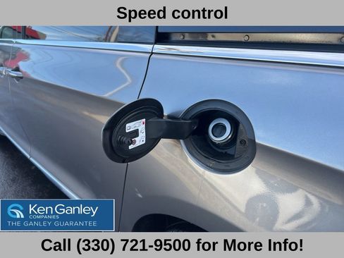 Used 2018 Chrysler Pacifica Touring-L image 44