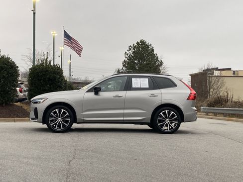 Used 2025 Volvo XC60 B5 Plus image 14